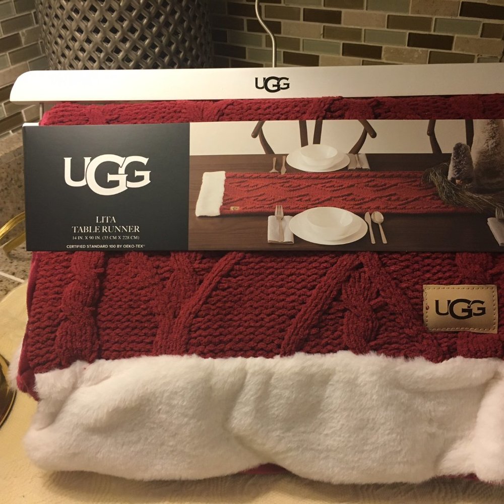 NIP UGG Lita Table Runner Red/White fur 14"x72"
